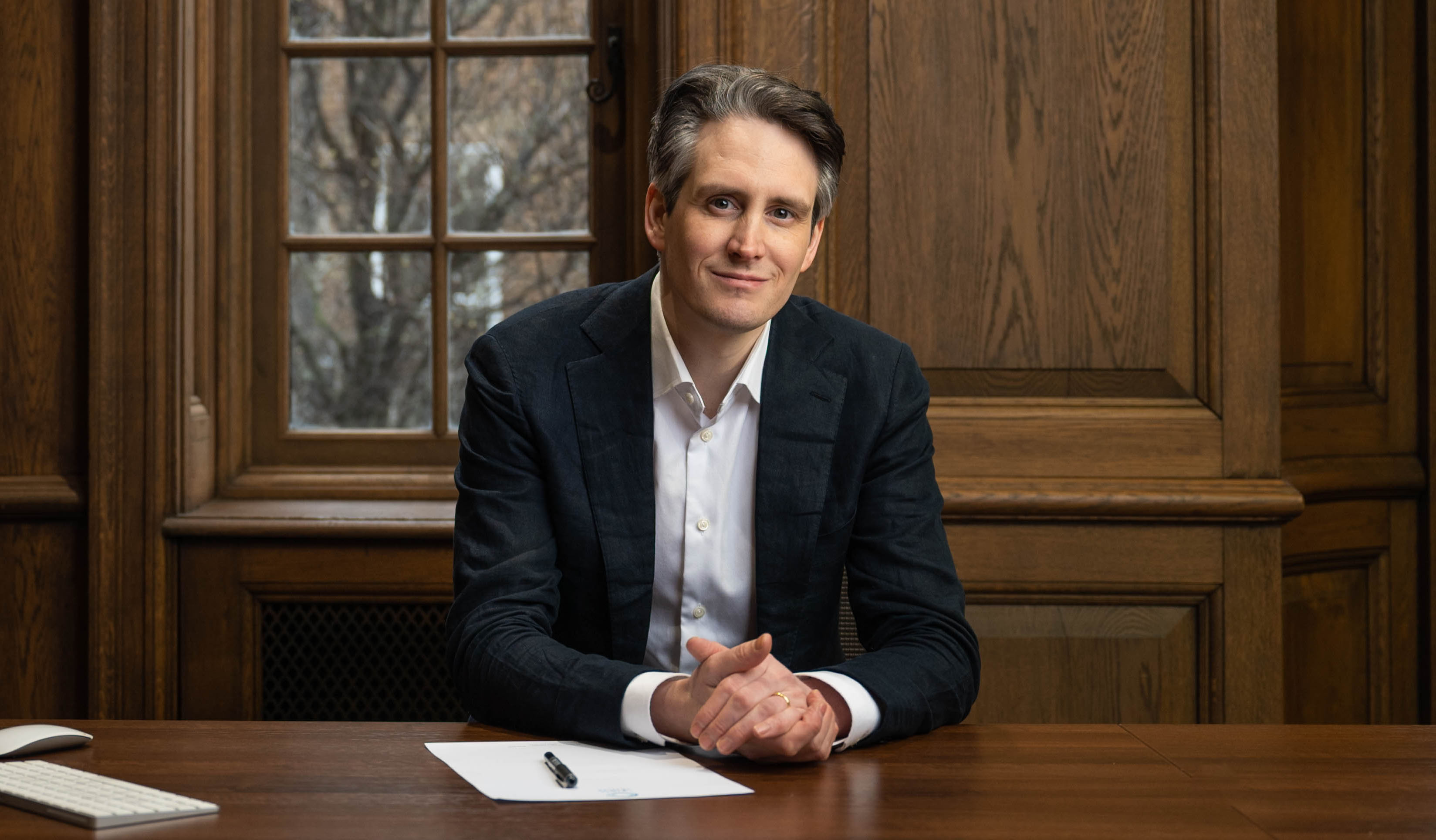Dr. Magnus Lynch in clinic